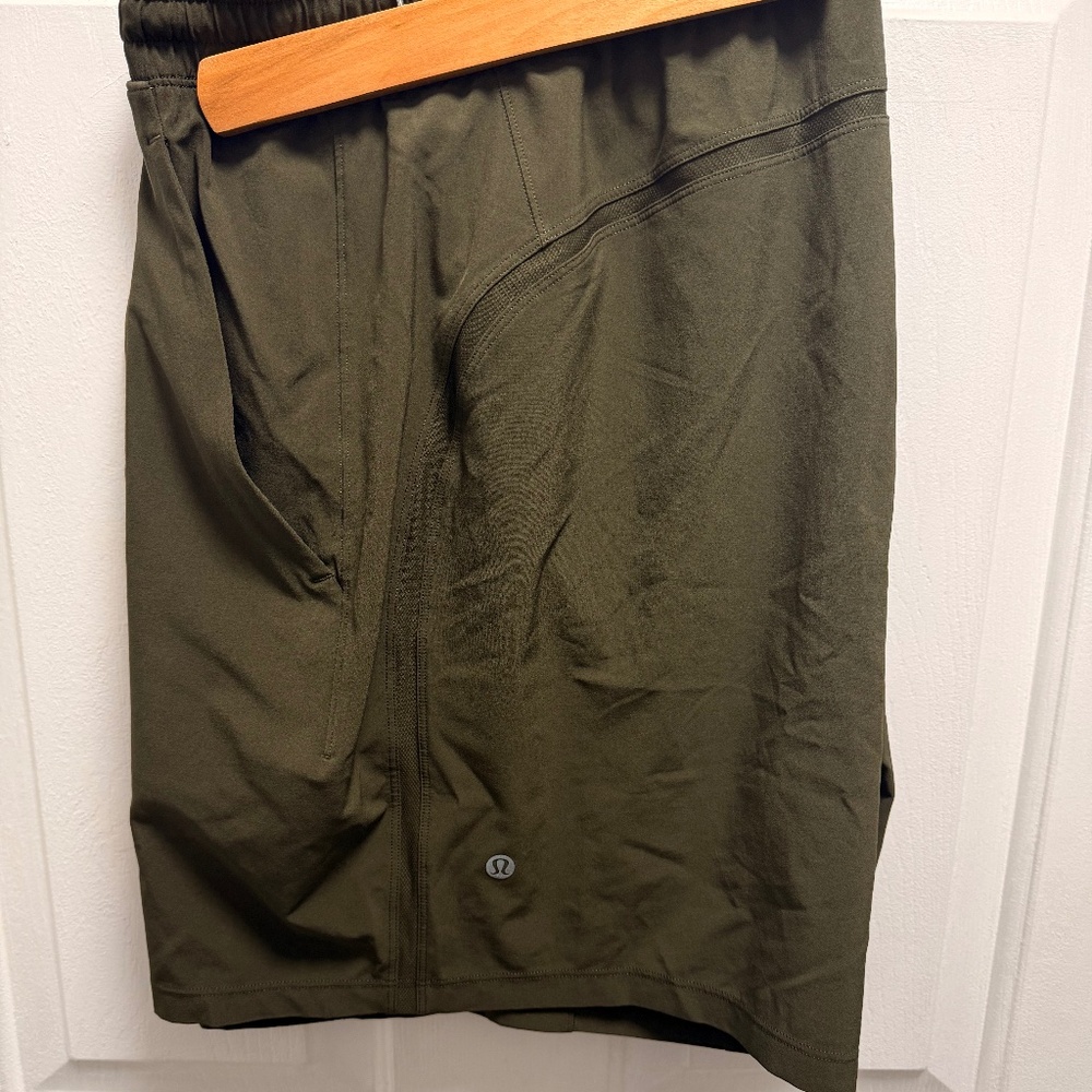 Like New- Lululemon Pace Breaker 7” Shorts - Linerless